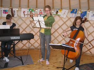 Enfants jouant de la musique