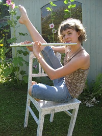 Enfant jouant de la flte